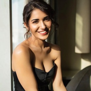 Ruhani Sharma (aka) RuhaniSharma