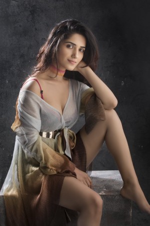 Ruhani Sharma (aka) RuhaniSharma