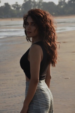 Ruhani Sharma (aka) RuhaniSharma