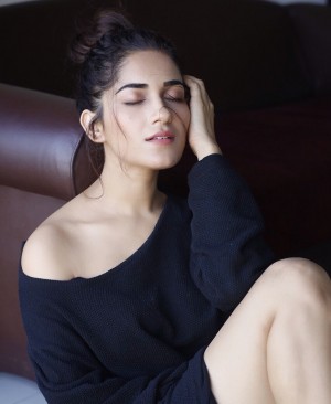 Ruhani Sharma (aka) RuhaniSharma