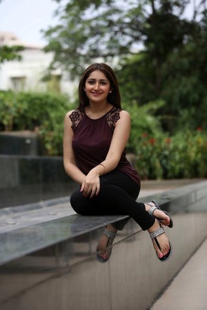 Sayyeshaa Saigal (aka) Sayyeshaa