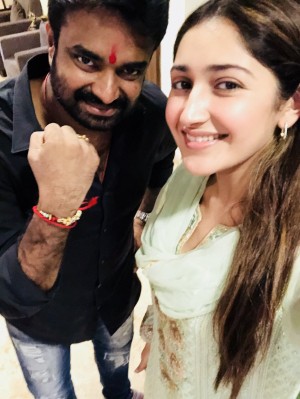 Sayyeshaa Saigal (aka) Sayyeshaa