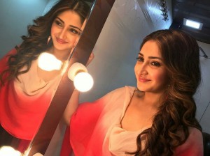 Sayyeshaa Saigal (aka) Sayyeshaa