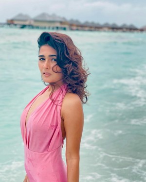 Shalini Pandey (aka) ShaliniPandey