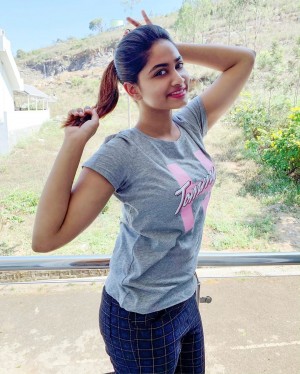 Shivani Narayanan (aka) Shivani