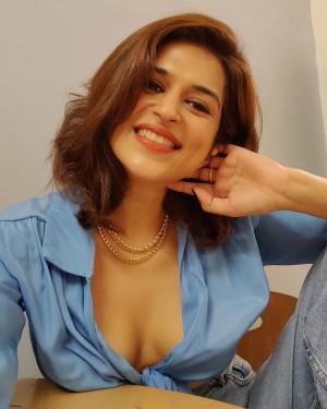 Shraddha Das (aka) Shraddhaa