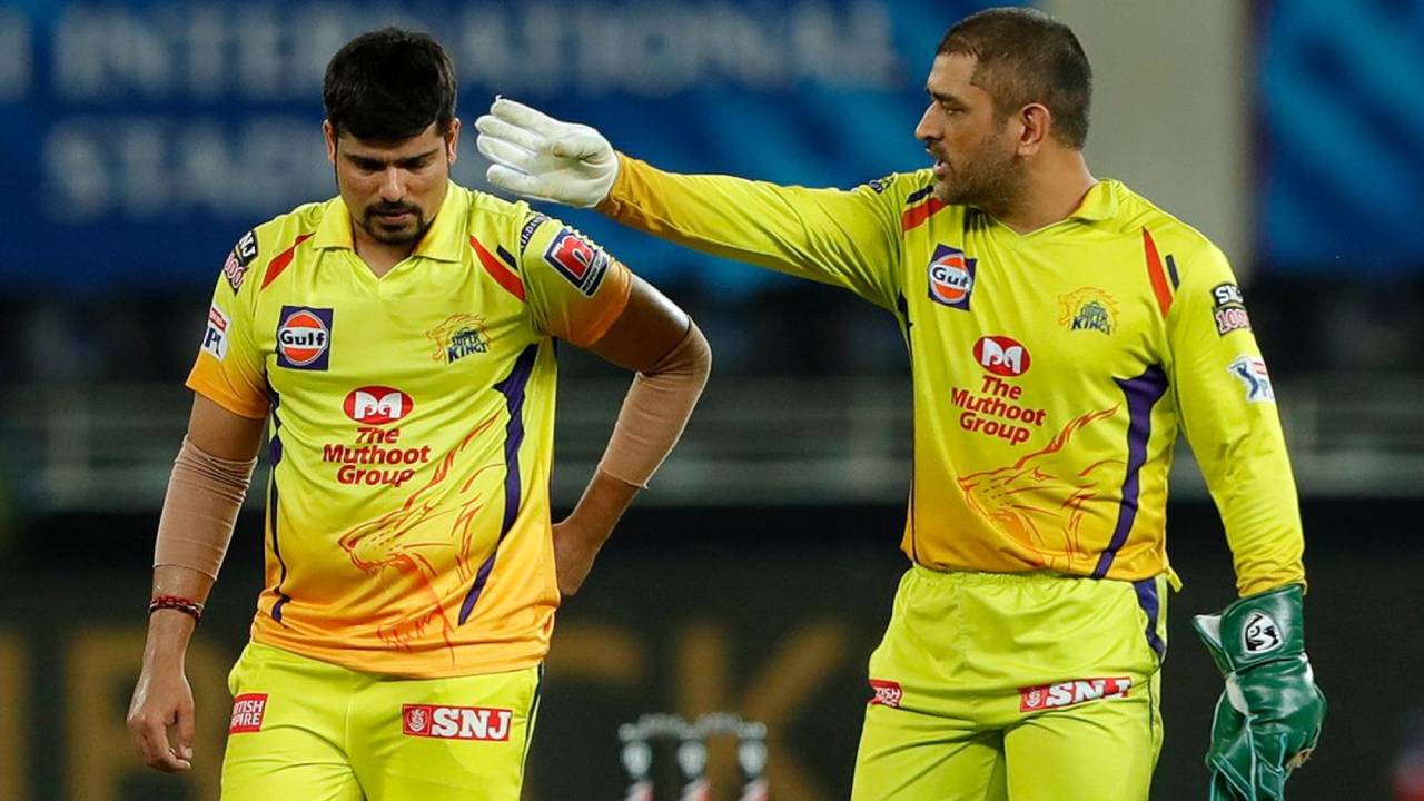 Dhoni loses his cool after Karn Sharma's expensive over against SRH