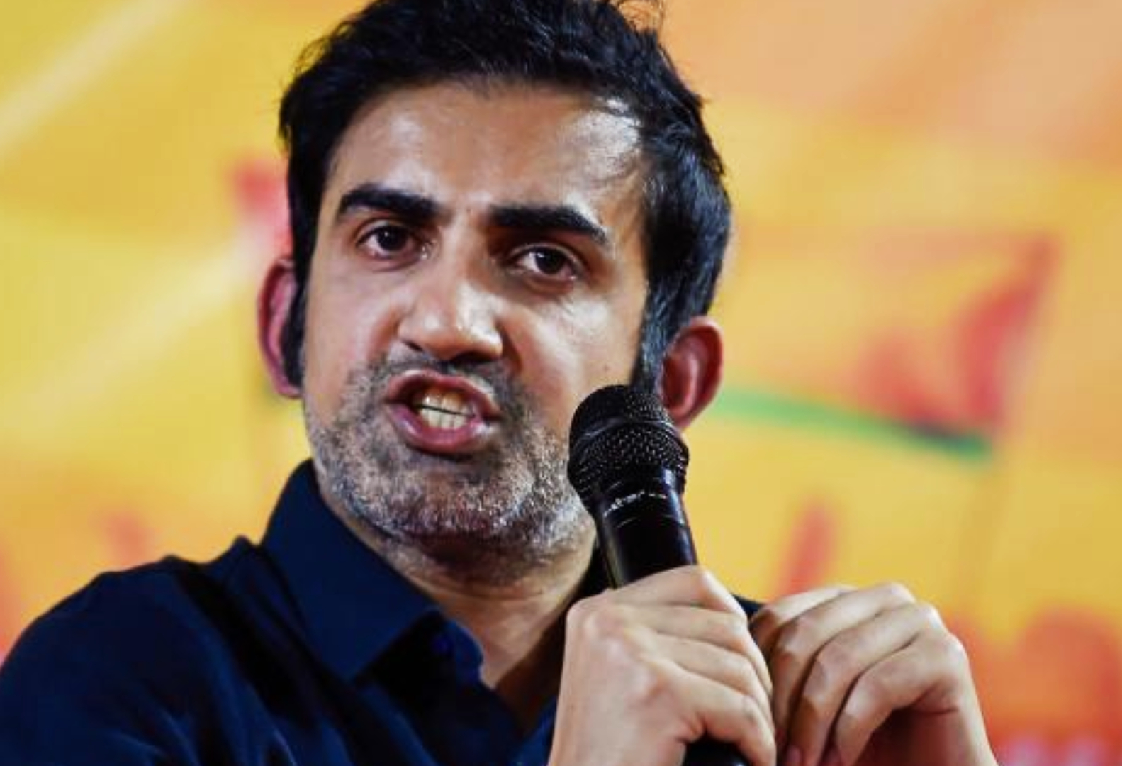 IPL2020 Gambhir Slams Dinesh Karthik For Leaving KKR Captaincy