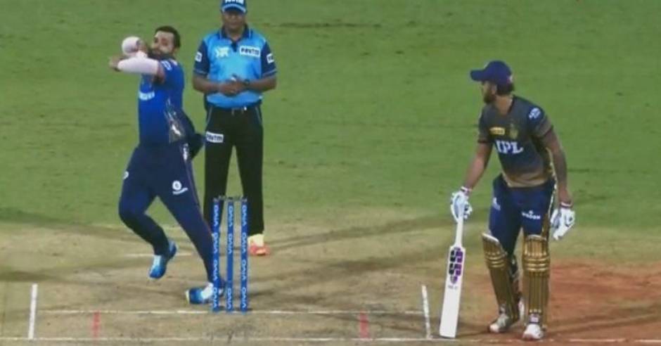 Rohit Sharma twists his ankle while bowling against KKR