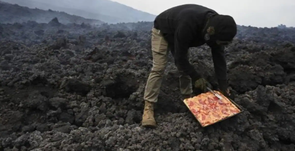 Pizza is served by the flames of the Pacaya volcano